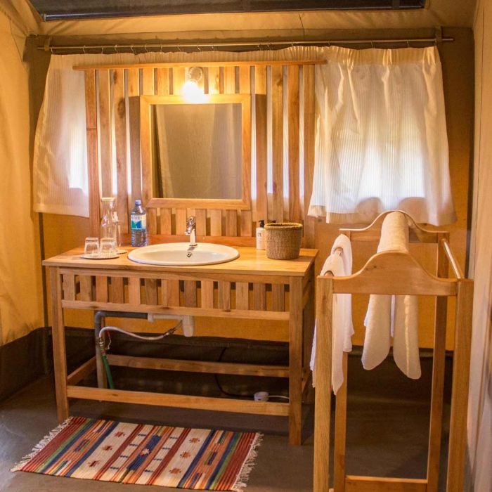 cheetah-camp-tent-facilities.jpg