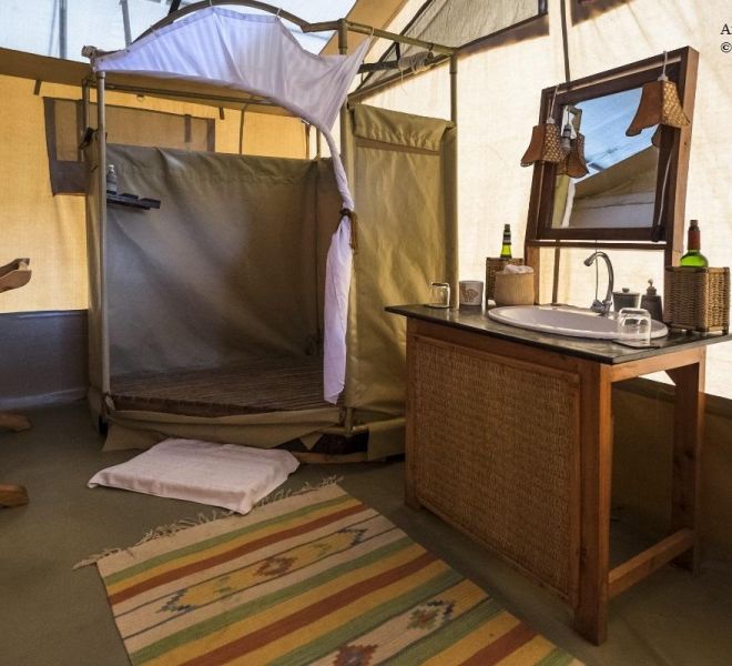 en-suite-facilities-in-the-guest-tent.jpg