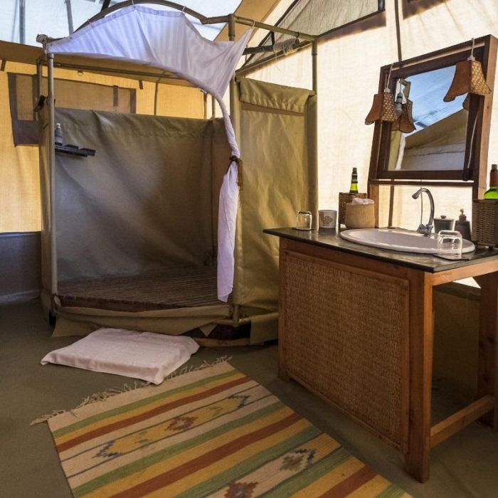 en-suite-facilities-in-the-guest-tent.jpg